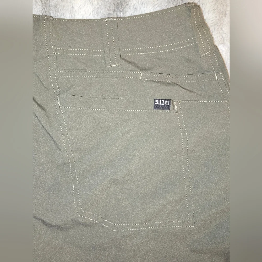 5.11 Layla Shorts In Ranger Green Size 12, 5